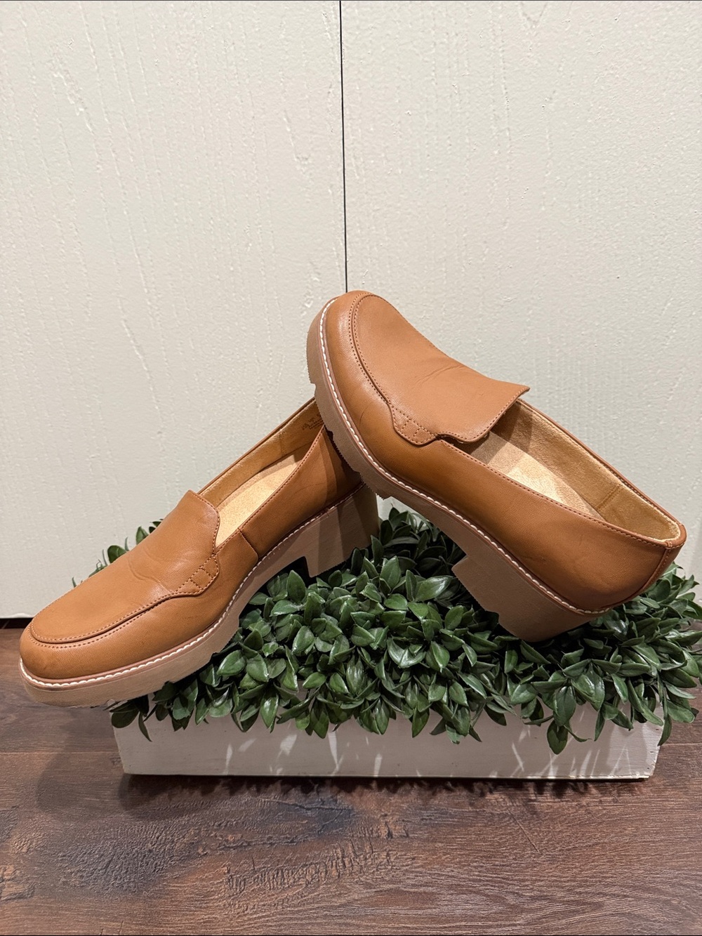 Naturalizer Tan Leather Platform Loafers